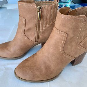 Like New Cognac Brown Bandolino Booties with Gold Hardware, 2.5" heels